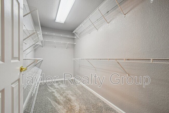 Building Photo - 22951 E Roxbury Dr