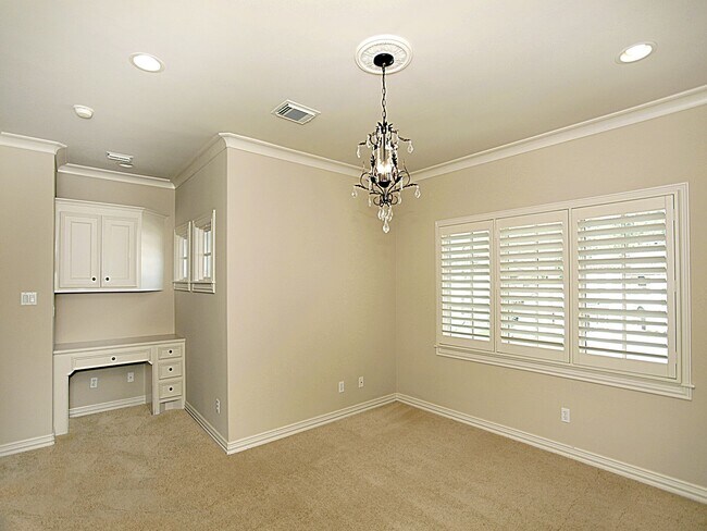 Building Photo - 15 Serenade Pines Pl