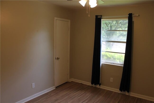 Building Photo - 1002 Centerwood Dr
