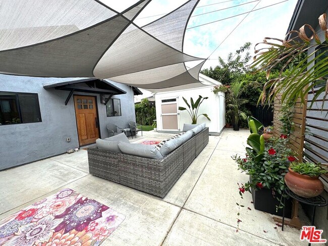 Building Photo - 2241 1/2 Harwood St