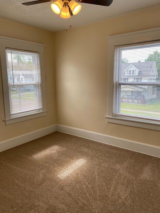 Building Photo - 326 E Liberty St