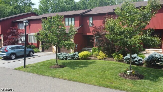 Building Photo - 220 Butternut Dr