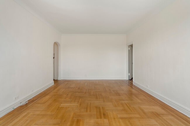 Building Photo - 14 N Chatsworth Ave