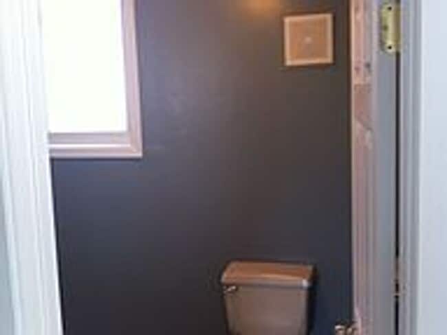 Building Photo - AVAILABLE JUNE - 3 Bed, 1 Bath Updated Home!