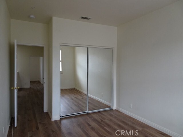 Building Photo - 406 N Kenwood