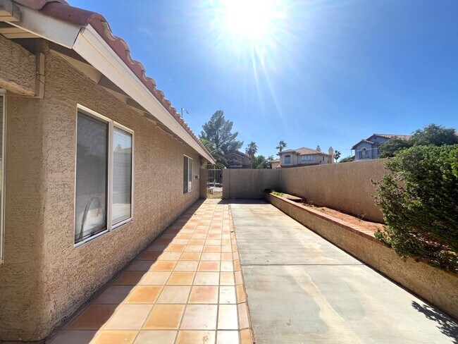 Building Photo - 3-Bedroom, 2-Bath House - Las Vegas, NV