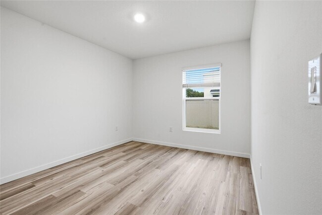 Building Photo - 3059 NE 20th Ter