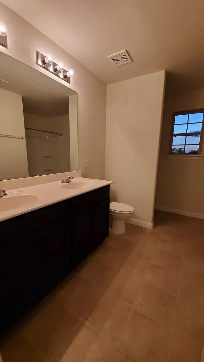 Primary bathroom - 12323 Skyview Amber Court