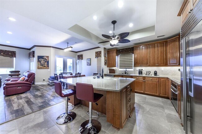 Building Photo - 10300 Tarpon Landings Terrace