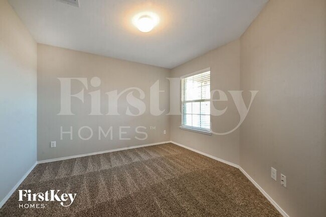Building Photo - 2803 Englenook Dr