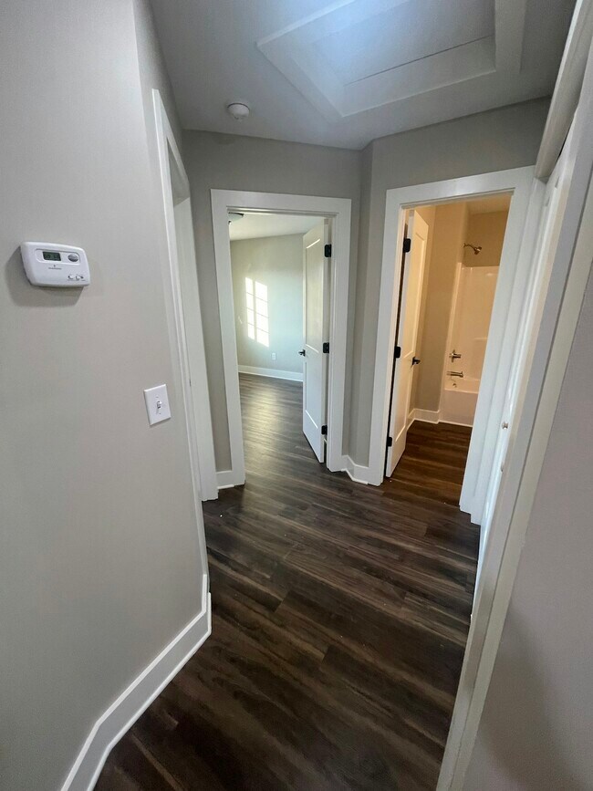 Building Photo - 128 Sitz Dr