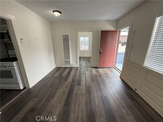 Building Photo - 1053 Loma Dr