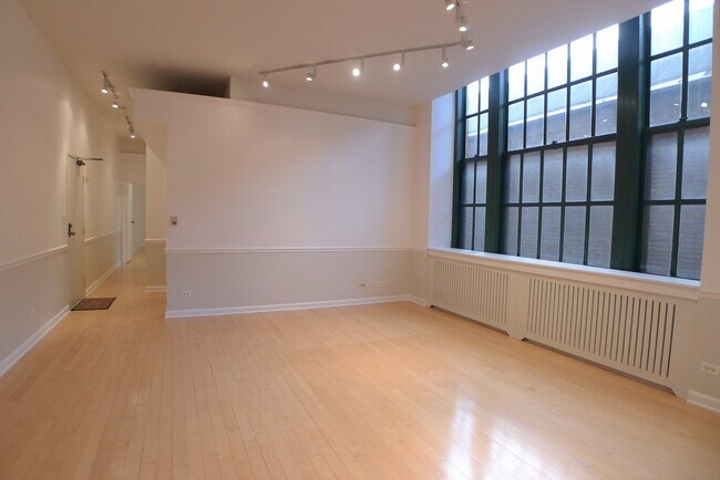 Building Photo - 807 Church St