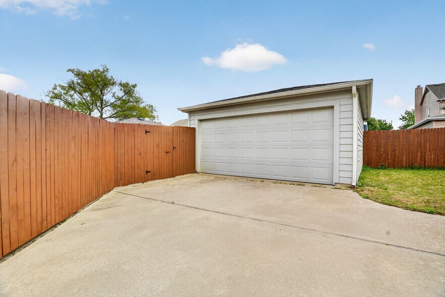 Building Photo - 10624 Traymore Dr