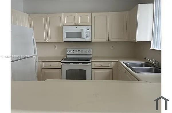 Building Photo - 2704 SE 15th Pl