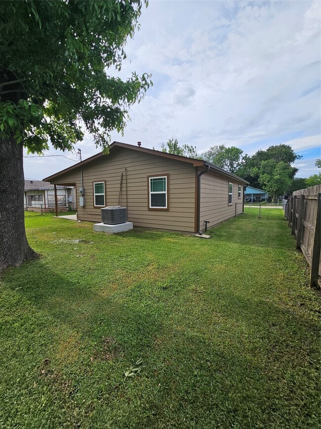 Building Photo - 10230 Pillot St