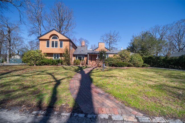 Building Photo - 143 Round Hill Rd