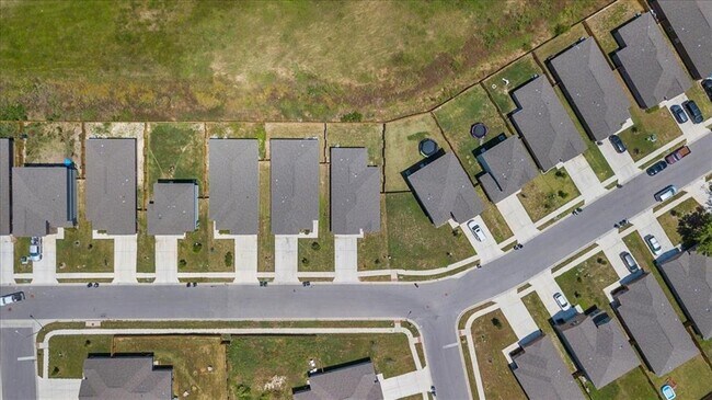 Building Photo - 625 Riverdale Dr