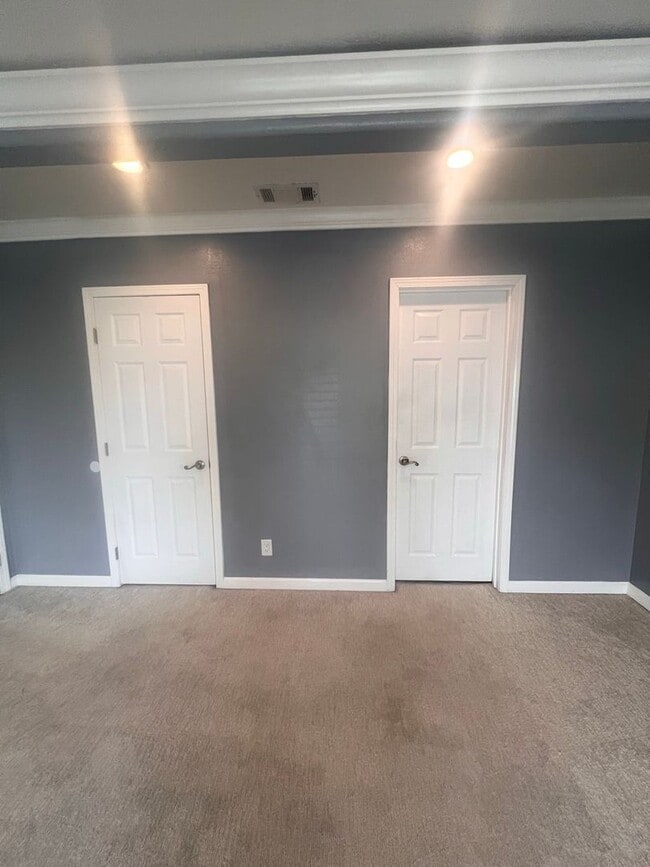 Building Photo - Beautiful 3 Bed / 2 Bath Home with Detached Bonus Space