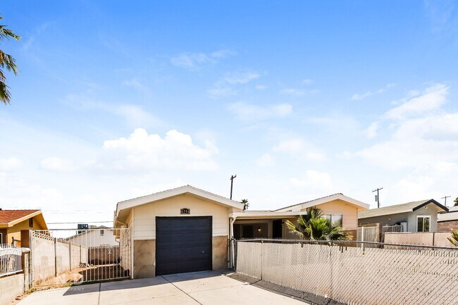 Building Photo - 4794 Beadle St