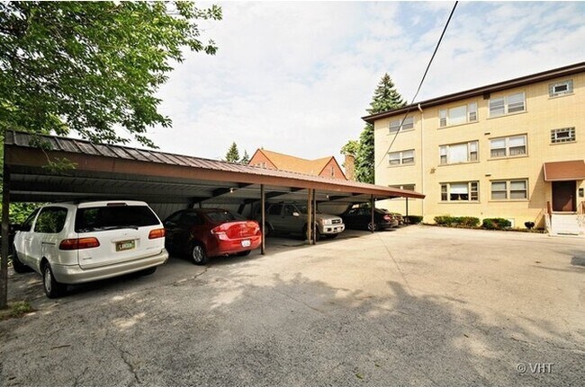 Building Photo - 17936 Park Ave