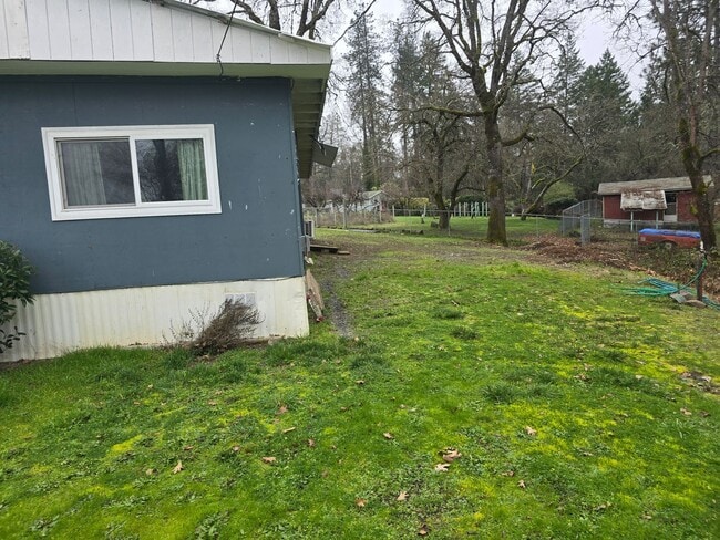 Building Photo - 3 bed 2 bath Mobile Home for rent  Rent in Grants Pass