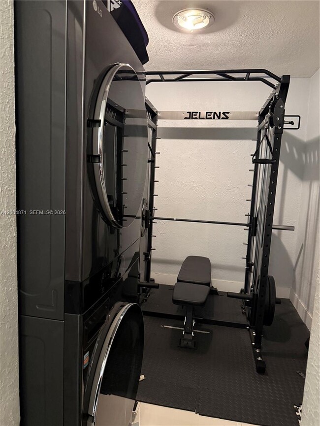 Building Photo - 4242 SW 98th Ave