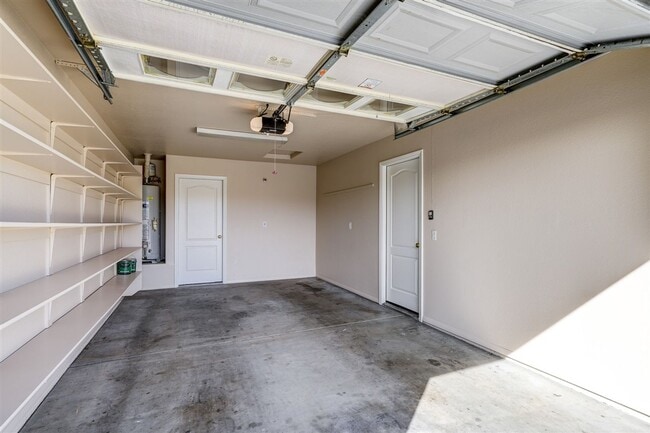 Building Photo - 4150 N Viewpoint Dr