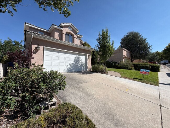 Building Photo - 6517 Glen Oak NE