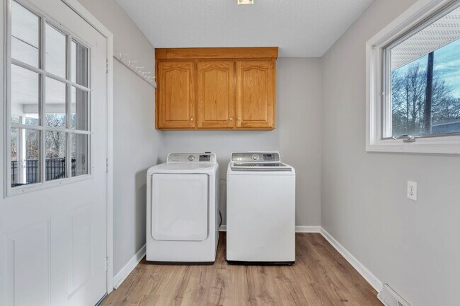 Building Photo - 3BR / 2BA Off-Grid Luxury Living with Large Fenced Lot and Solar Power $2297/mo rent