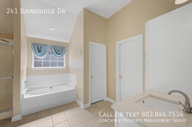 Building Photo - 241 Bainbridge Dr