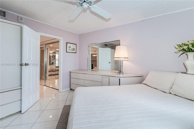 Building Photo - 2030 S Ocean Dr