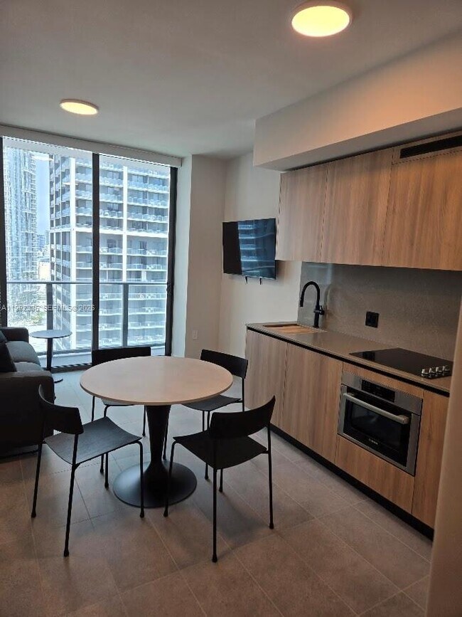 Building Photo - 121 NE 5th St