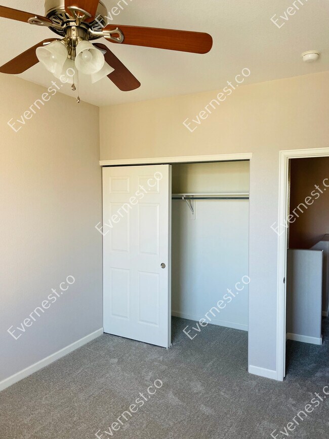 Building Photo - 3-Bed/2.5-Bath/