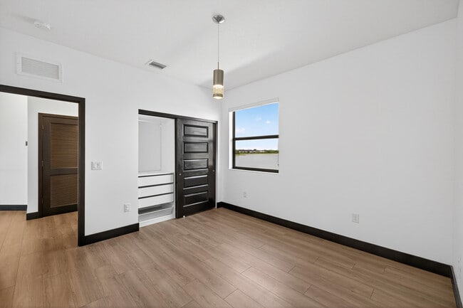 Building Photo - 15800 NW 88th Ave