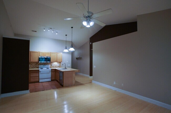 Building Photo - 2900 Trailwood Pines Ln