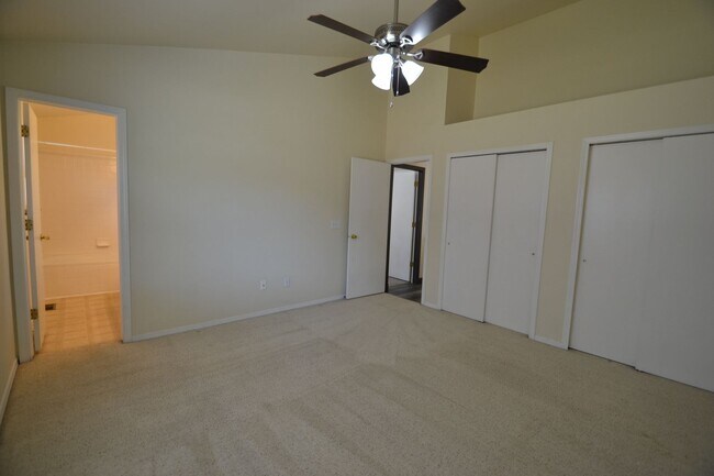 Building Photo - 5 Bed 3 Bath Ranch with Finished Basement