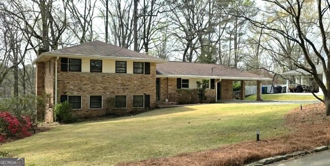 Building Photo - 2457 Sunset Dr NE