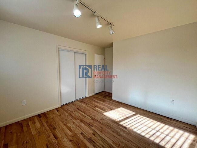 Building Photo - 310 Elmwood Dr