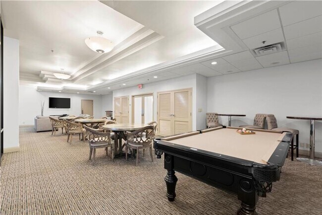 Building Photo - Renovated Condo with Skyline Views