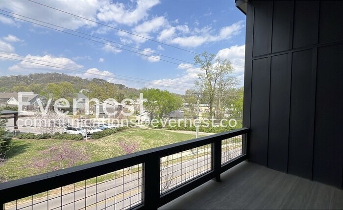 Building Photo - 724 Belletrace Cir