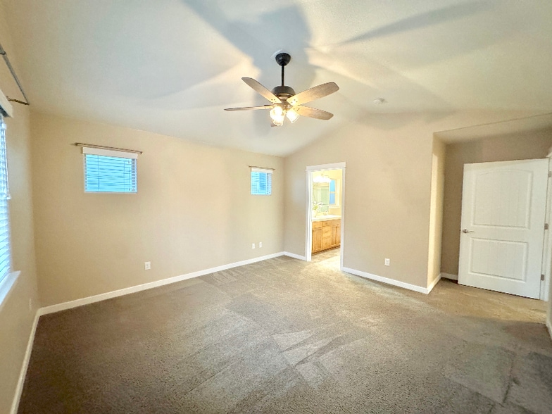 Building Photo - 5021 NE 29th Ave