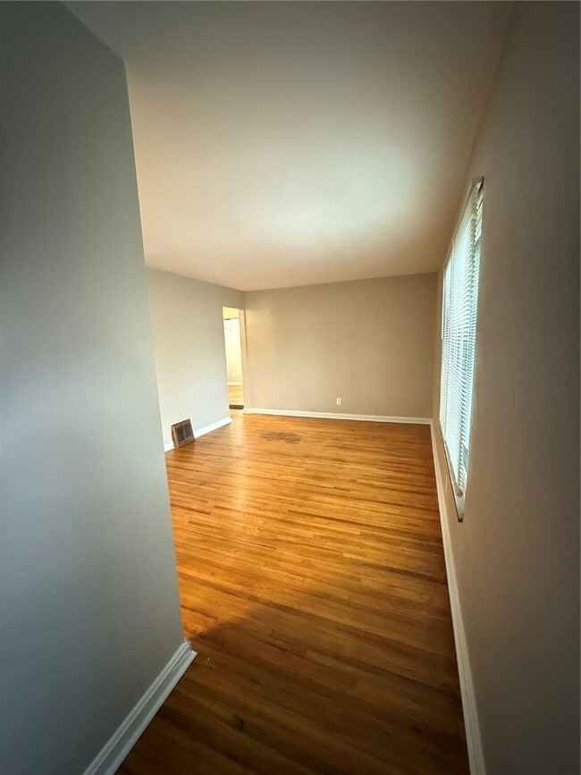 Building Photo - 7128 Yates St