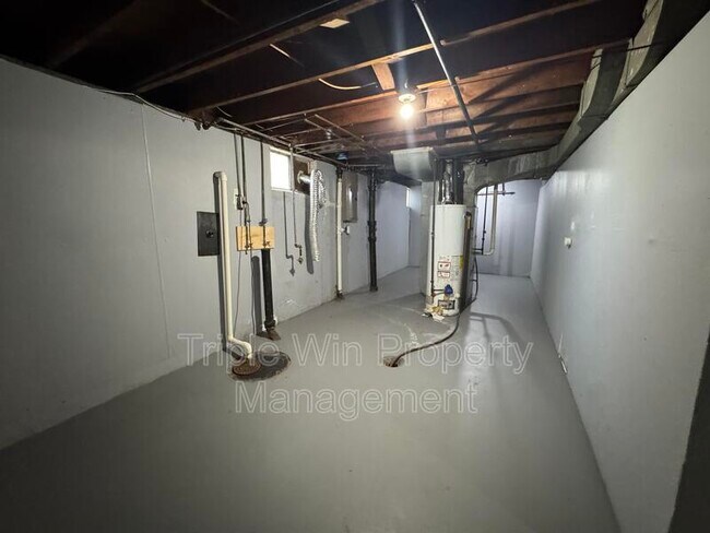 Building Photo - 8629 Elwyn Dr