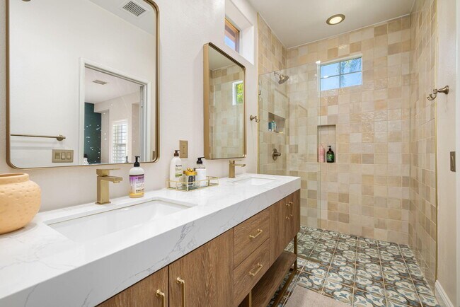 Building Photo - 45168 Coeur Dalene Dr