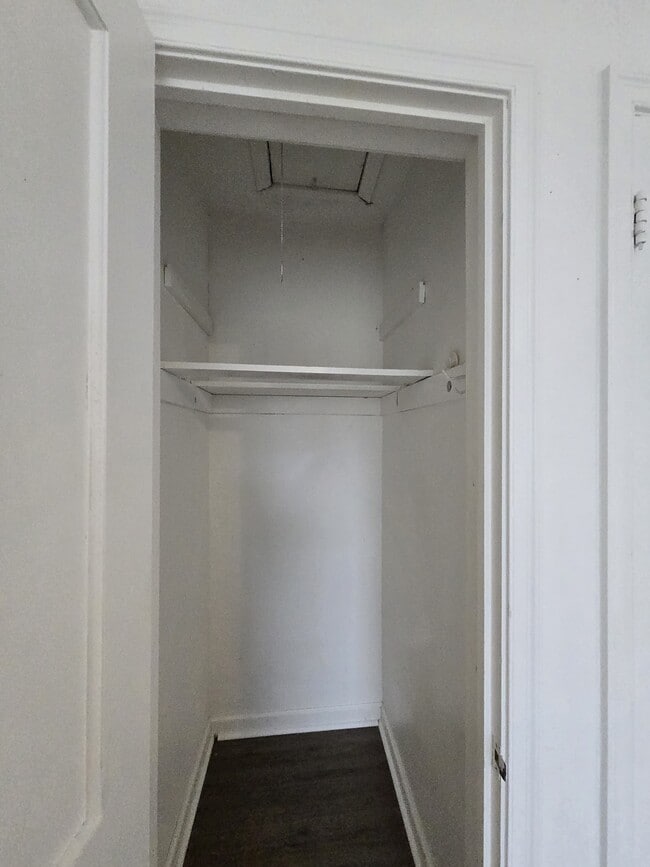 Building Photo - 522 S Glendale St