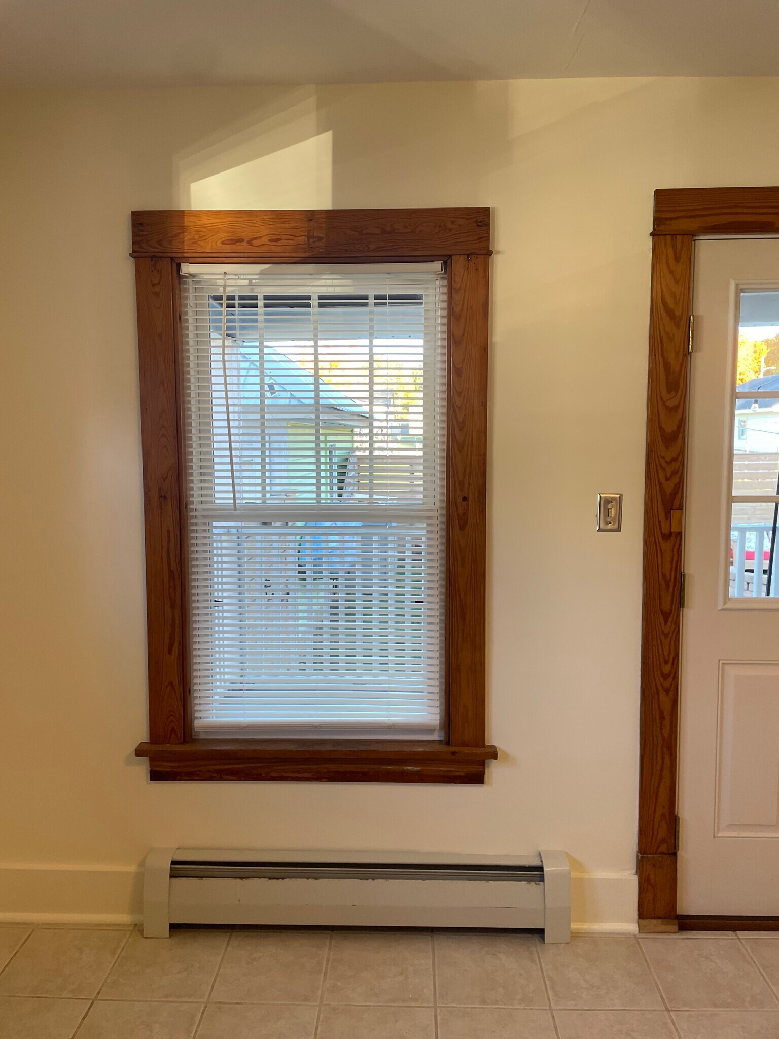 Building Photo - 207 Safford St