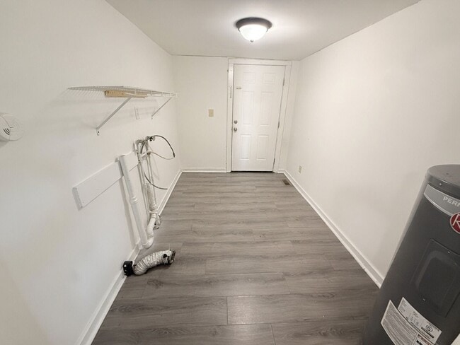 Building Photo - Charming, spacious 3-Bedroom Home in Central Columbia