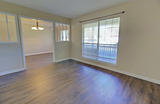 Building Photo - 809 Barrington Dr