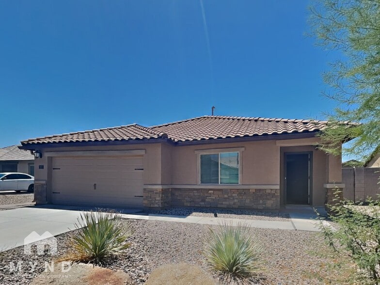 Primary Photo - 1557 E Caballero Dr